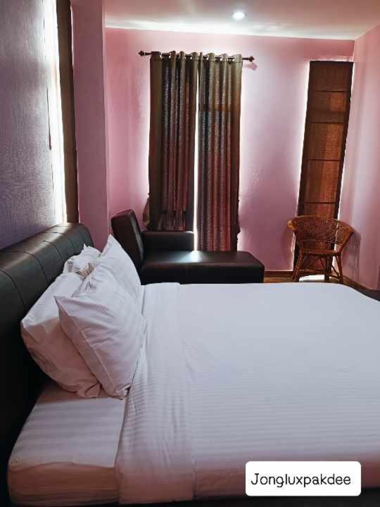 Jong Lux Pak Dee Bed and Breakfast Uttaradit Exteriör bild
