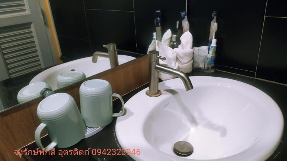 Jong Lux Pak Dee Bed and Breakfast Uttaradit Exteriör bild