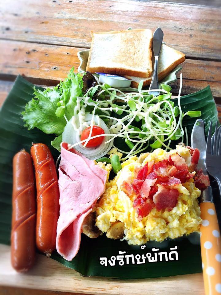 Jong Lux Pak Dee Bed and Breakfast Uttaradit Exteriör bild
