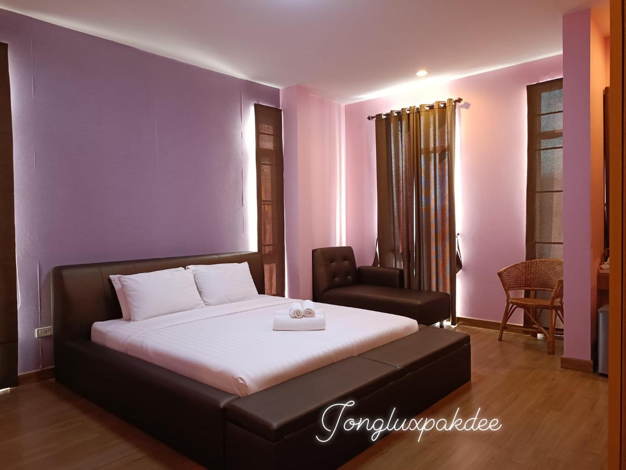Jong Lux Pak Dee Bed and Breakfast Uttaradit Exteriör bild