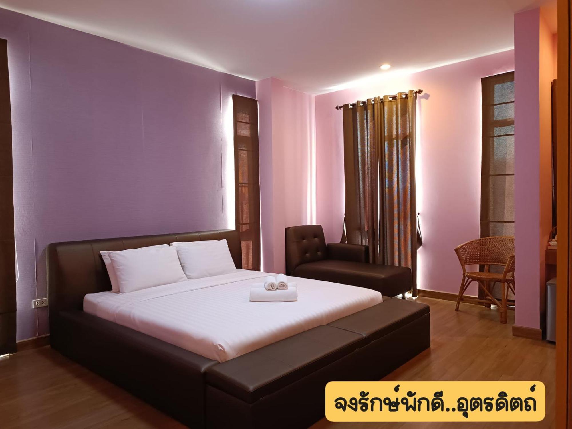 Jong Lux Pak Dee Bed and Breakfast Uttaradit Exteriör bild