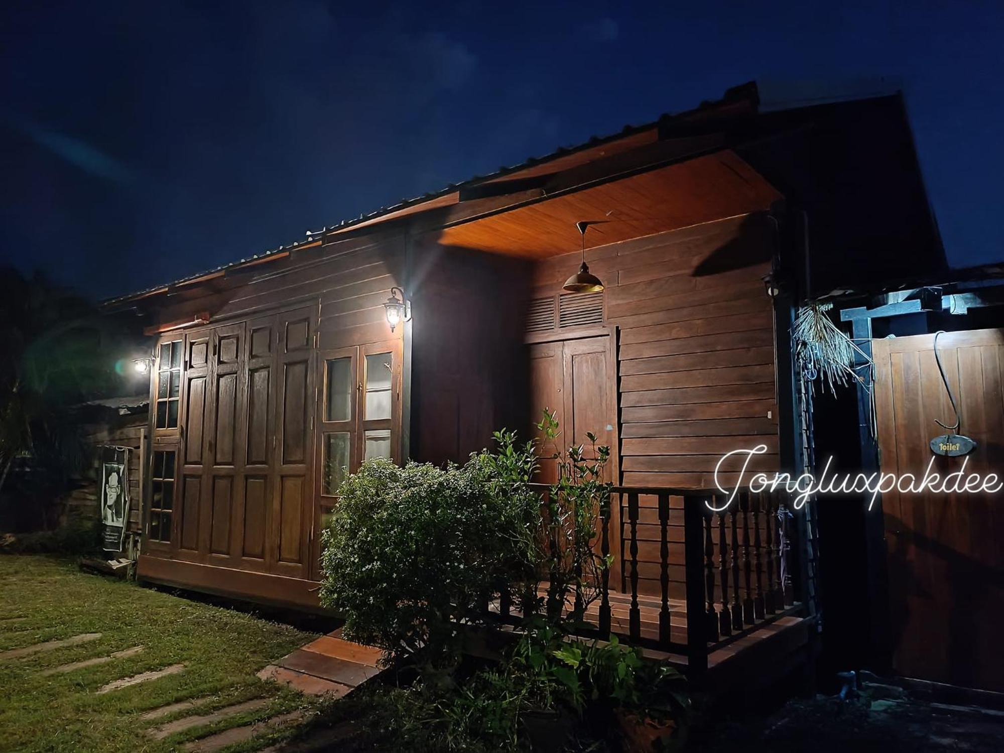 Jong Lux Pak Dee Bed and Breakfast Uttaradit Exteriör bild